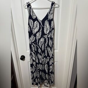 TRIBAL Leaf Print Midi Dress – Women’s Medium (M) – Navy & White